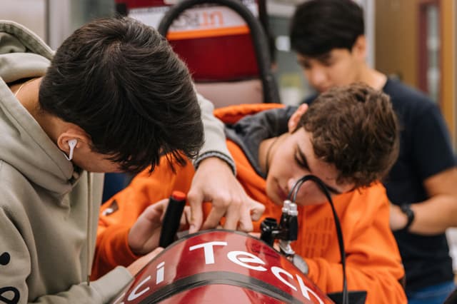 Highest-Paying STEM Degrees for Students in the UK